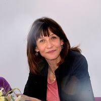 Les stars envahissent les allées du Festival du livre, Sophie Marceau lumineuse et sourire aux lèvres ne passe pas inaperçue