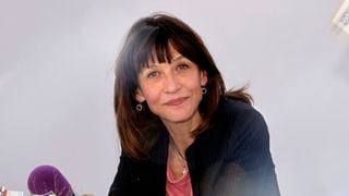 Les stars envahissent les allées du Festival du livre, Sophie Marceau lumineuse et sourire aux lèvres ne passe pas inaperçue