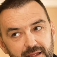 Cyril Lignac face au mépris de ses pairs : ce cuisinier à la renommée mondiale qui l'a qualifié de "chef Kleenex"