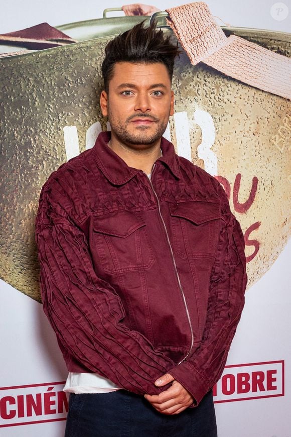 L'humoriste a chaleureusement salué le talent du jeune cuisinier après y avoir dîné.

Kev Adams - Première du film "Le Jour J" à Paris, le 9 octobre 2025.
© Julien Sarkissian/Bestimage