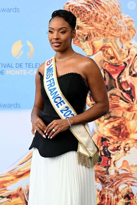 Angélique Angarni-Filopon (Miss France 2025) durant la cérémonie de clôture de la 64ème édition du Festival de télévision de Monte-Carlo au Grimaldi forum à Monaco, le 17 juin 2025. © Bruno Bebert / Bestimage