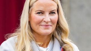 La princesse Mette-Marit de Norvège réapparaît un mois après avoir reçu de nouveaux poumons, les réactions ne se font pas attendre