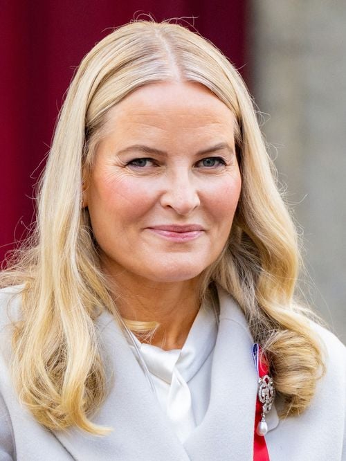 La princesse Mette-Marit de Norvège réapparaît un mois après avoir reçu de nouveaux poumons, les réactions ne se font pas attendre