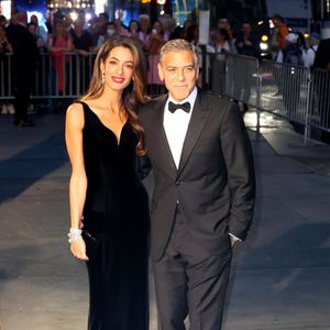 George et Amal Clooney assistent à la soirée de la Fondation Clooney pour la justice "The Albies" à New York, le 26/09/2024 @Backgrid USA / Bestimage