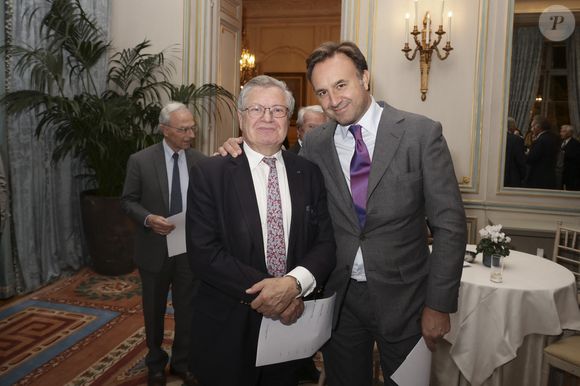 Jean Veil et Vivien de Gunzburg - Dîner de La Revue des Deux Mondes au Cercle Interalliée avec en invité d’honneur Gerald Darmanin, Paris, France, le 3 novembre 2025. Les salons du Cercle Interallié ont fait salle comble ce soir-là, réunissant de nombreuses personnalités du monde de la politique, des affaires, du droit, de la culture ou encore de la diplomatie, venues écouter le garde des Sceaux. 
© Jack Tribeca / Bestimage