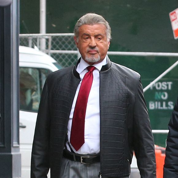 Il explique que la prise de ces substances est devenue une dépendance dont il n’avait pas immédiatement conscience.

Sylvester Stallone et Annabella Sciorra tournent « Tulsa King » dans le quartier de Little Italy à New York, NY, États-Unis, le 16 avril 2025. Photo de Christopher Peterson/Splash News/ABACAPRESS.COM