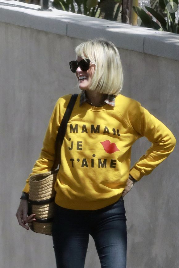 Exclusif - Laeticia Hallyday sort déjeuner en famille le jour de la fête des mères à Santa Monica le 8 mai 2022. © Agence / Bestimage