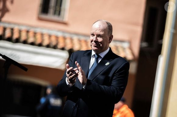Le prince Albert II de Monaco inaugure une plaque en mémoire de son aïeul, Charles Grimaldi d’Antibes-Cagnes, inhumé à Ollioules en 1770. Le 10 mars 2023.
© Camille Dodet / Nice Matin / Bestimage