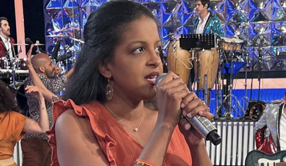 Cynthia, ancienne maestro de "N'oubliez pas les paroles" sur France 2.