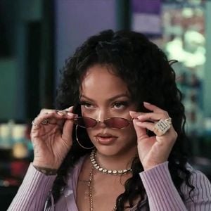 Rihanna sort sa nouvelle campagne "Fenty Skin".

© Bestimage