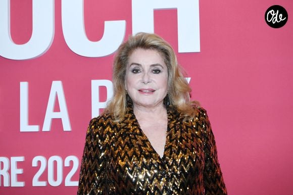 Catherine Deneuve au photocall du "concerto pour la paix" de Omar Harfouch au Théâtre des Champs-Elysées à Paris le 18 septembre 2024. © Rachid Bellak / Bestimage