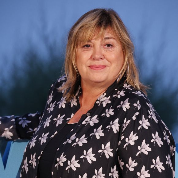 Malgré leur complicité, le duo continue de se vouvoyer, un choix maintenu par la comédienne pour préserver distance et respect.

Michele Bernier - After-party au Monte Carlo Beach lors du 64ème Festival de Télévision de Monte Carlo au Grimaldi Forum de Monaco le 13 juin 2025.
© Denis Guignebourg / Bestimage