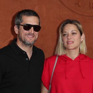 Guillaume Canet et sa compagne Marion Cotillard au village lors des internationaux de tennis de Roland Garros à Paris, le 10 juin 2018. © Moreau-Jacovides/Bestimage