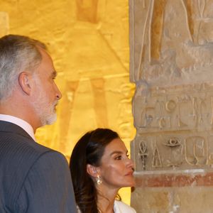 Le roi Felipe VI d'Espagne et la reine Letizia inaugurent le nouvel éclairage du temple d'Hatchepsout à Louxor lors d'une visite d'État de trois jours en Égypte. Le 18 septembre 2025. © Pool / Bestimage