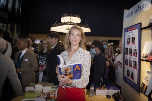Julie Andrieu au Festival du Livre de Paris au Grand Palais éphémère à Paris, France, le 22 avril 2022. © Jack Tribeca/Bestimage
