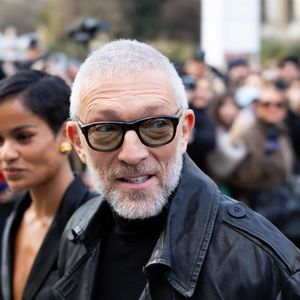 Elle accompagne Vincent Cassel, présent pour le tournage de la saison 4 de The White Lotus.

Vincent Cassel - Arrivées des célébrités au défilé Schiaparelli "Collection Haute Couture Printemps/Eté 2026" lors de la Fashion Week de Paris (PFW), au Petit Palais à Paris, France, le 26 janvier 2026. © Thibault Duboucher/Bestimage