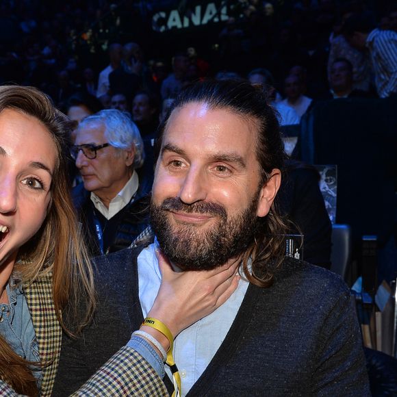Depuis 2017, Marie Portolano, déjà maman d'un garçon d'une précédente union, file le parfait amour avec l'humoriste Grégoire Ludig...
Marie Portolano et son mari Grégoire Ludig lors du gala de boxe Univent à l'AccorHotels Arena de Paris pour le championnat du monde WBA le 15 novembre 2019. © Veeren / Bestimage