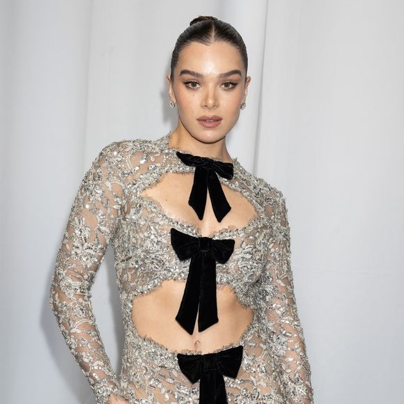 Parmi celles-ci, on peut notamment citer la star hollywoodienne Hailee Steinfeld

Hailee Steinfeld au défilé Tamara Ralph Haute Couture Automne / Hiver 2025-2026 dans le cadre de la Fashion Week de Paris (PFW), Palais de Tokyo, France, le 7 Juillet 2025. © Jeremy Melloul/Bestimage