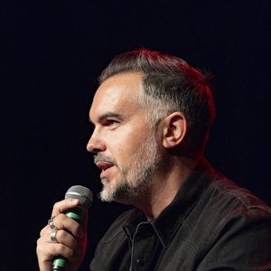 Maxime Chattam échange avec ses lecteurs lors de la 20ème édition du festival "Quais du Polar" à Lyon, le 6 avril 2024.

Photo : Sandrine Thesillat / Panoramic / Bestimage