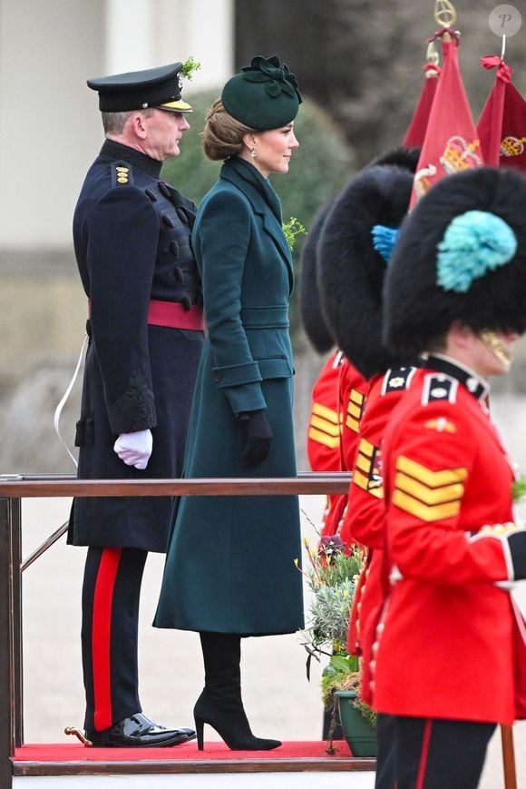 Catherine (Kate) Middleton, princesse de Galles, colonel des Irish Guards, visite le régiment lors du défilé de la Saint-Patrick à la caserne Wellington de Londres, Royaume Uni, le 17 mars 2025. © Zahu/Backgrid UK/Bestimage