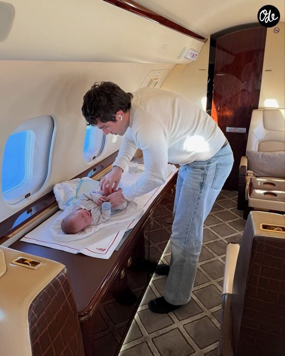 François Pinault Jr est un jeune papa investi

Lara Cosima Pinault annonce qu'elle est devenue maman d'un petite garçon avec son mari François Pinault Jr. Photo partagée sur Instagram le 12 août 2026.