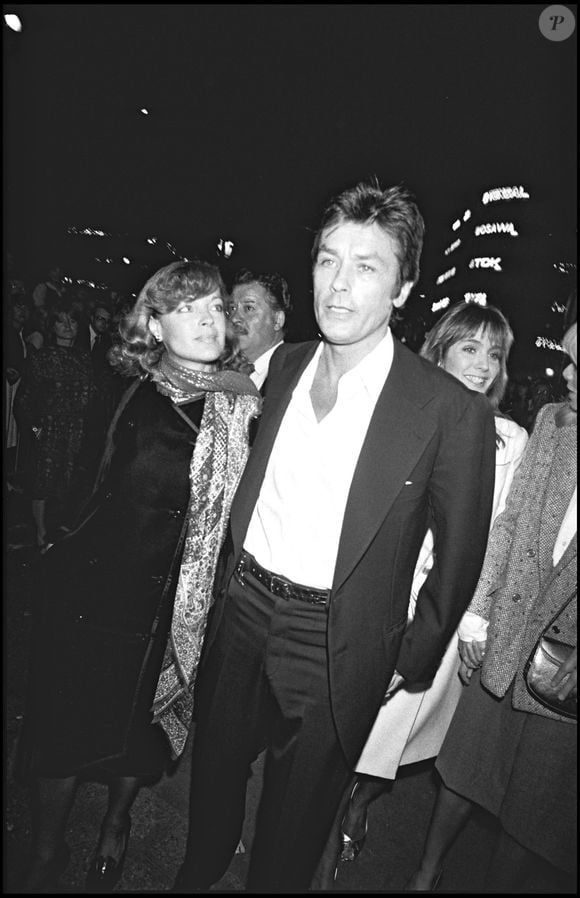 ARCHIVES - Alain Delon et Romy Schneider lors de la première du film Pour la peau d’un flic