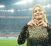 A tel point que Louane a l'interdiction de couper les cheveux de sa fille
La chanteuse Louane (Louane Emera), représentante de la France au concours de l'Eurovision, interpréte pour la première fois son titre Maman, en hommage à sa mère décédée lorsqu'elle avait 17 ans, devant les 80 000 spectateurs, suspendue sur une plateforme, plusieurs mètres au-dessus de la pelouse et des musiciens, du Stade de France à la mi-temps du match du Tournoi des Six Nations opposant la France à l'Écosse, à Saint-Denis, Seine Saint-Denis, France, le 15 mars 2025. © Cyril Moreau/Bestimage