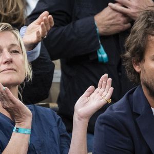 Anne-Élisabeth Lemoine et Bertrand Chameroy en tribunes lors des Internationaux de France de Tennis de Roland Garros 2025, à Paris, France, le 7 juin 2025. © Cyril Moreau/Bestimage