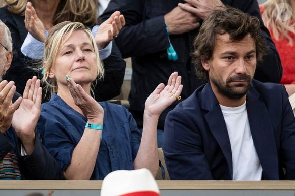 Anne-Élisabeth Lemoine et Bertrand Chameroy en tribunes lors des Internationaux de France de Tennis de Roland Garros 2025, à Paris, France, le 7 juin 2025. © Cyril Moreau/Bestimage