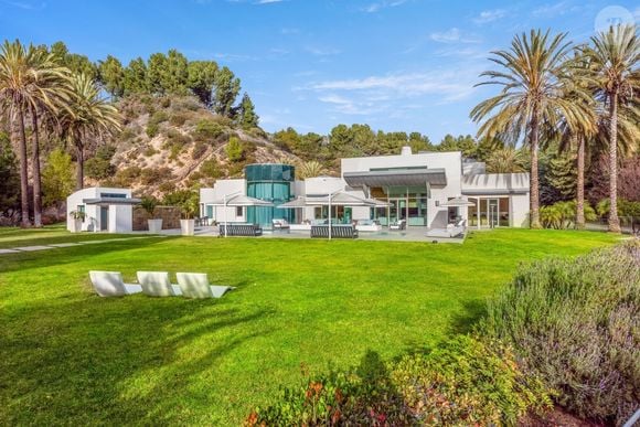 Exclusif - La nouvelle villa de Kanye West à Beverly Hills. Kanye a finalisé l'achat hors marché pour 35 millions de dollars. La propriété de style méditerranéen comprend environ 1900 m2 d'espace habitable, des jardins privés et des vues panoramiques sur la ville. Los Angeles, le 15 décembre 2024.