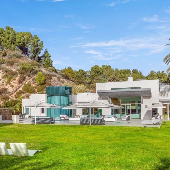 Exclusif - La nouvelle villa de Kanye West à Beverly Hills. Kanye a finalisé l'achat hors marché pour 35 millions de dollars. La propriété de style méditerranéen comprend environ 1900 m2 d'espace habitable, des jardins privés et des vues panoramiques sur la ville. Los Angeles, le 15 décembre 2024.