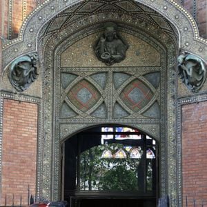 Arrivées aux obsèques de Nadia Farès en l'église Saint-Jean-de-Montmartre à Paris, le 24 avril 2026. N.Farès est décédée le 17 avril 2026 quelques jours après un "incident cardiaque" survenu le 12 avril 2026 dans la piscine du complexe sportif, Blanche (9ème).