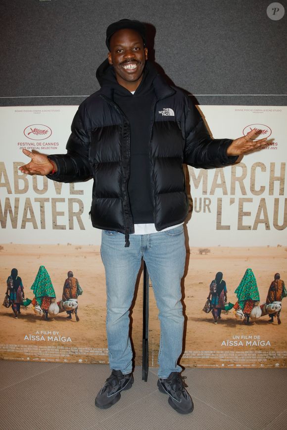 Jean-Pascal Zadi (César 2021 du meilleur espoir masculin) - Avant-première du film 'Marcher sur l'eau", premier long métrage cinéma réalisé par A. Maïga au Mk2 Odéon à Paris, France, le 8 novembre 2021. © Christophe Clovis/Bestimage