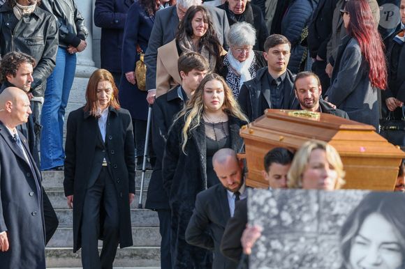 Milla a publié un message poignant

Maël Ferracci, Milla Savarese, la fille de la défunte, Enzo Ferracci et le veuf Michel Ferracci à la sortie des obsèques d'Emilie Dequenne au cimetière Père Lachaise à Paris, France, le 26 mars 2025. © Cyril Moreau/Bestimage