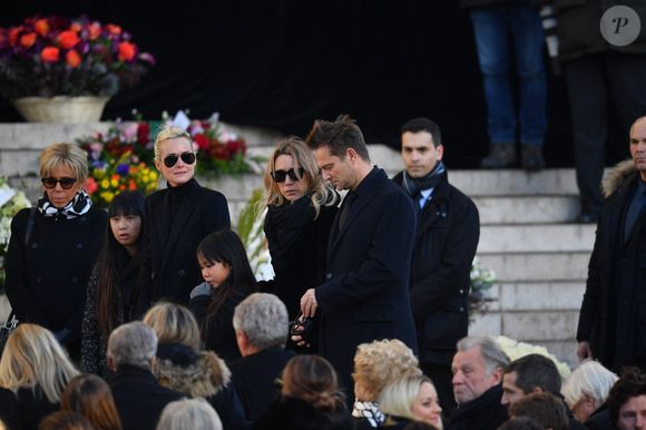 "Il y a en même temps cette énorme icône qui comptait pour les gens et qui représente tellement de choses, donc tu comprends ça, et en même temps tu es confronté à ta perte, tu as une douleur immense."

Brigitte Macron, Laeticia Hallyday avec sa fille Jade et Joe et Laura Smet et David hallyday arrivant à la cérémonie funéraire organisée en mémoire de Johnny Hallyday à Paris, France le 9 décembre 2017 .Photo by Christian Liewig/ ABACAPRESS.COM