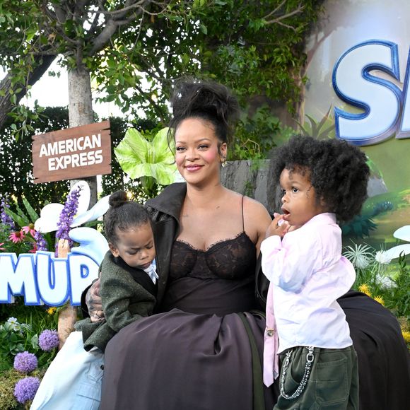 Rihanna et ses fils Riot Rose Mayers et RZA Athelston Mayers à la première à Los Angeles du film “Les Schtroumpfs", en juillet 2025.

Photo : GOFF INF / BESTIMAGE