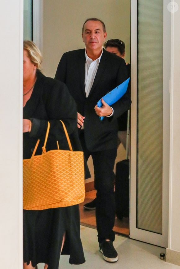 Exclusif - L'animateur de radio, journaliste, présentateur de télévision et producteur français, Jean-Marc Morandini, à la sortie de la chambre correctionnelle du tribunal judiciaire de Paris Batignolles, le 14 juin 2023. Le verdict du procès: Six mois de prison avec un sursis probatoire de deux ans ont été requis par le parquet de Paris contre Jean-Marc Morandini. Bestimage
Christophe Clovis / Bestimage
