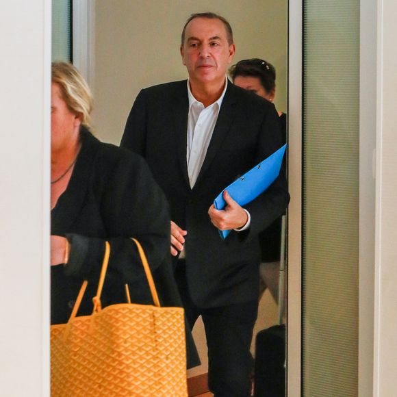 Exclusif - L'animateur de radio, journaliste, présentateur de télévision et producteur français, Jean-Marc Morandini, à la sortie de la chambre correctionnelle du tribunal judiciaire de Paris Batignolles, le 14 juin 2023. Le verdict du procès: Six mois de prison avec un sursis probatoire de deux ans ont été requis par le parquet de Paris contre Jean-Marc Morandini. Bestimage
Christophe Clovis / Bestimage