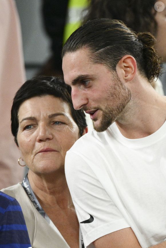 RABIOT Adrien (FRA) et sa mere Veronique Rabiot en tribunes lors du match du groupe D opposant la France au Danemark lors de la coupe du Monde au stade 974 à Doha au Qatar, le 26 novembre 2022. © Jean-Baptiste Autissier/Panoramic/Bestimage