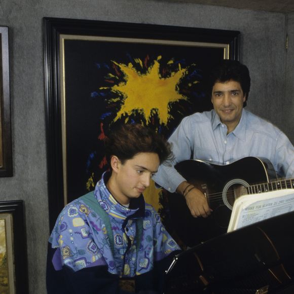 Archives - En Belgique, chez lui près de Liège, rendez-vous avec Frédéric François et son fils Vincent, âgé de dix-neuf ans (20 ans). Février 1992
© Jean Lenoir via Bestimage