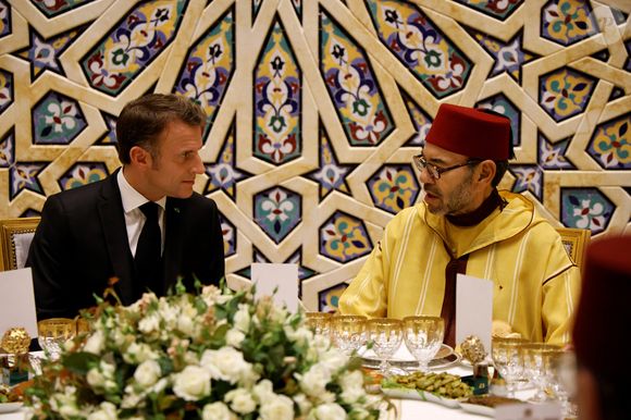 Emmanuel Macron et le roi Mohammed VI pendant un diner au Palais Royal de Rabbat le 29 octobre 2024. 

 © Ludovic Marin/Pool/Bestimage