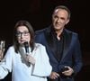 Nikos Aliagas l'a rejointe sur scène pour lui remettre son prix. 

Nana Mouskouri (L) accepte un prix d'honneur de Nikos Aliagas (D) lors de la 41e cérémonie des Victoires de la Musique à La Seine Musicale le 13 février 2026 à Boulogne-Billancourt, France. Photo de Franck Castel /ABACAPRESS.COM