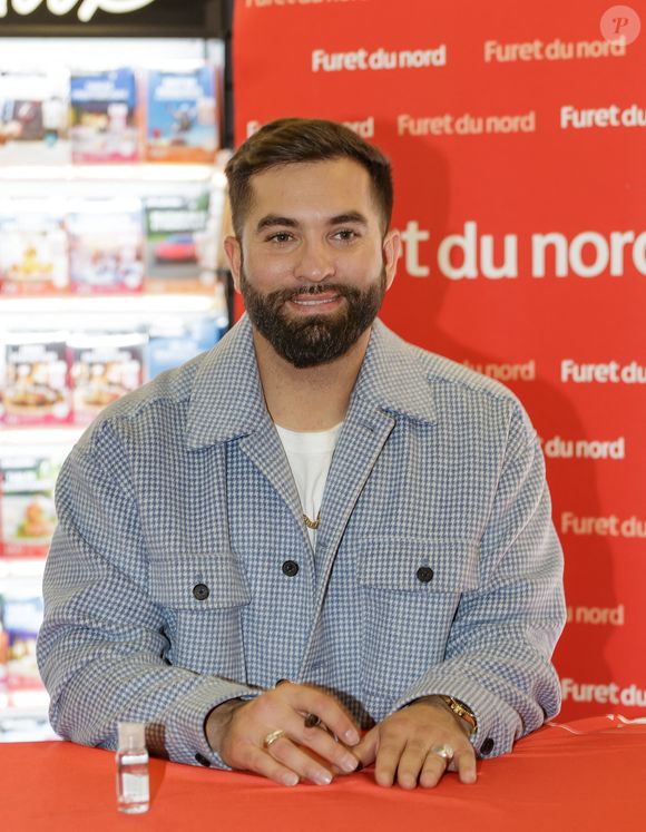 Exclusif - Le chanteur Kendji Girac en séance de dédicaces pour son autobiographie Mi vida à la Librairie du Furet du Nord à Lille, France, le 1er octobre 2025. © Stephane Vansteenkiste/Bestimage