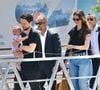 Pour le mariage, Rania est arrivée à Venise avec son fils, le prince héritier Hussein, sa belle-fille Rajwa, la princesse Iman et son époux Jameel Thermiotis...
Hussein, prince héritier de Jordanie, avec son bébé dans les bras et sa femme la princesse Rajwa Al Hussein arrivent à l'aéroport Marco Polo de Venise après avoir assisté au mariage de J. Bezos et L. Sanchez. 28/06/2025. Photographe : Backgrid USA / Bestimage