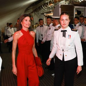 La reine Letizia et la princesse Leonor d'Espagne assistent à une réception à bord du Juan Sebastian de Elcano à Panama City, le 4 mai 2025.
Bestimage