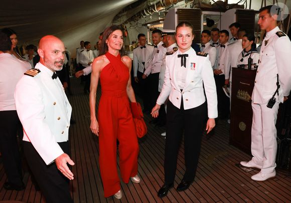 La reine Letizia et la princesse Leonor d'Espagne assistent à une réception à bord du Juan Sebastian de Elcano à Panama City, le 4 mai 2025.
Bestimage