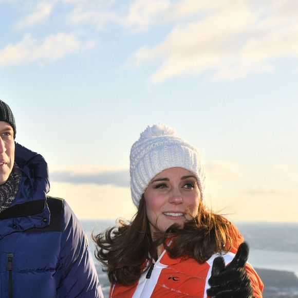 Le prince William, duc de Cambridge et Catherine Kate Middleton (enceinte), duchesse de Cambridge rencontrent des enfants de l'école de ski à Oslo le 2 février 2018. © AGENCE / BESTIMAGE