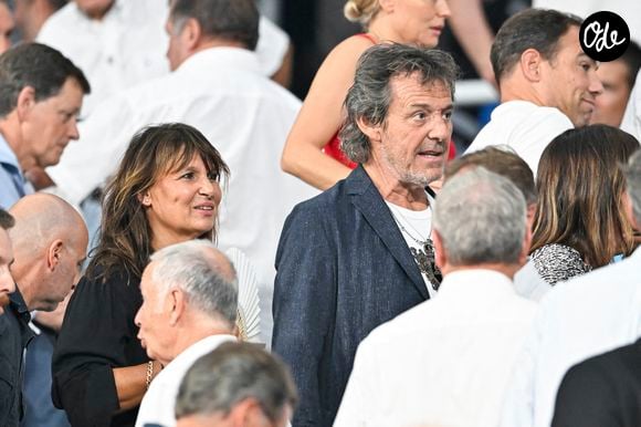 Jean-Luc Reichmann et Nathalie Lecoultre lors de la Coupe du monde de rugby 2023, match de la poule A opposant la France à la Nouvelle-Zélande le 8 septembre 2023 au Stade de France à Saint-Denis, près de Paris, en France. Photo de Victor Joly/ABACAPRESS.COM