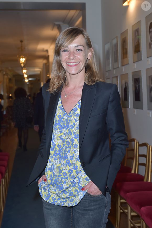 Nos confrères de "Paris Match" ont pu découvrir la maison chaleureuse de l'écrivaine dans laquelle de la musique est très souvent diffusée. 

Agnes Martin-Lugand - Réception en l'honneur de l'invitation de la France à la Foire du livre de Francfort 2017 au ministère de la Culture à Paris le 20 Septembre 2017. © Giancarlo Gorassini/Bestimage