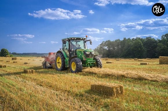 Ancien attaquant du Pau FC et de Clermont, il a repris l'exploitation familiale sur le Causse Méjean.

Samuel Darchy, ancien footballeur, s'est reconverti dans l'agriculture.
